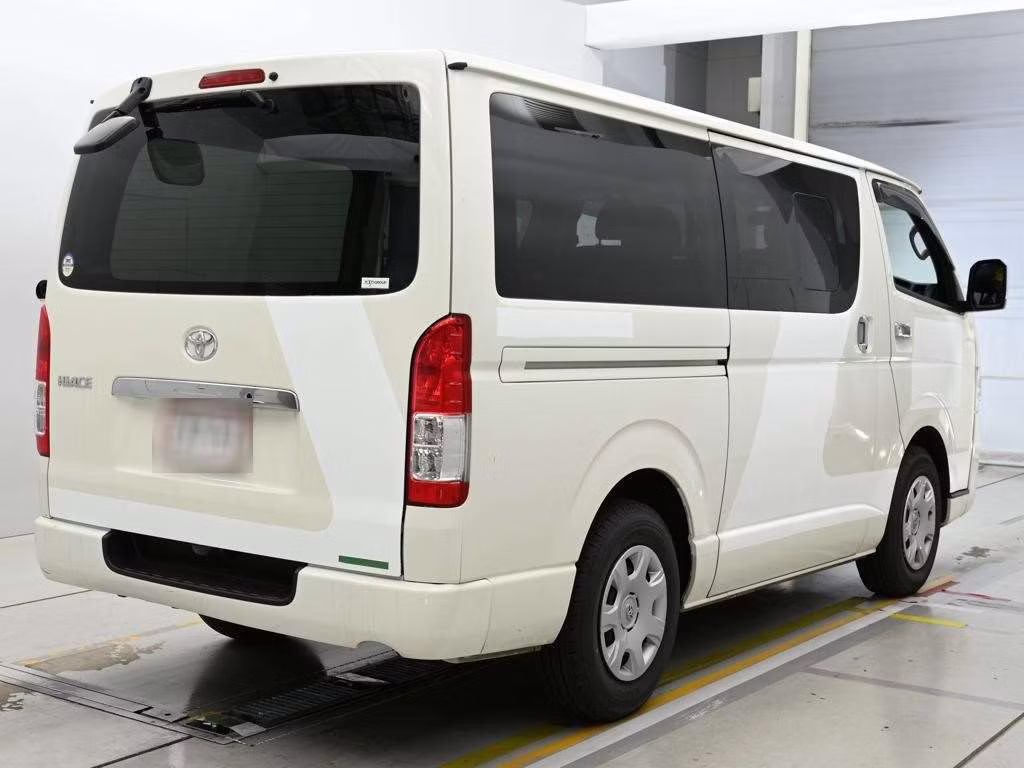 TOYOTA REGIUS ACE