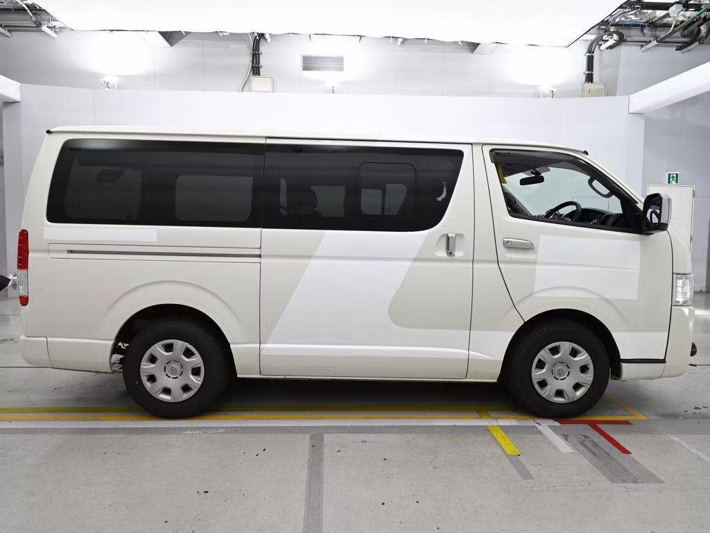 TOYOTA REGIUS ACE