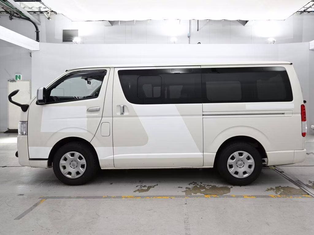 TOYOTA REGIUS ACE
