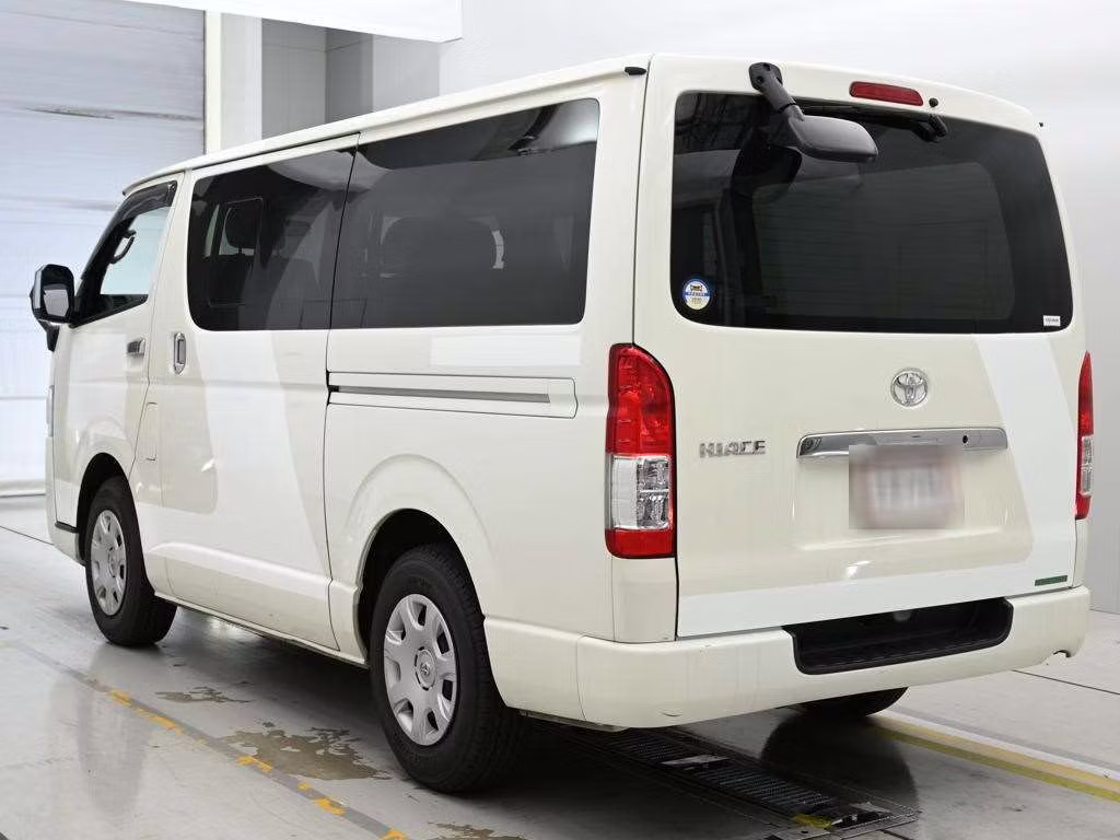 TOYOTA REGIUS ACE