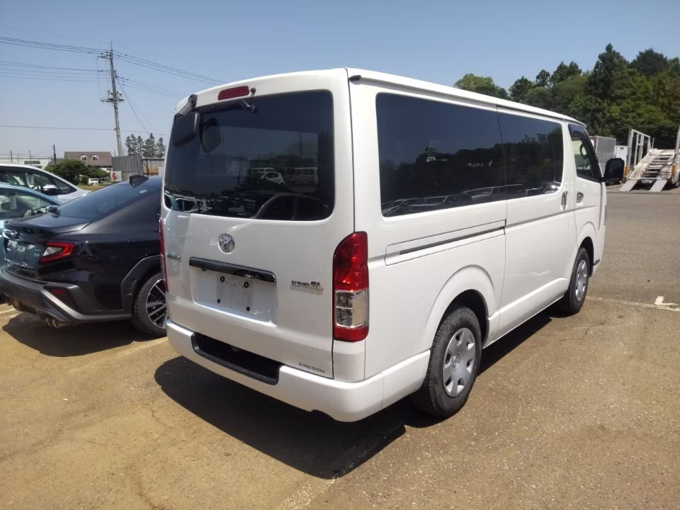 TOYOTA REGIUS ACE