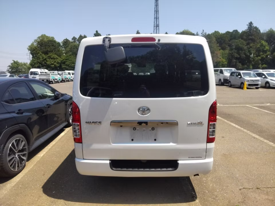 TOYOTA REGIUS ACE
