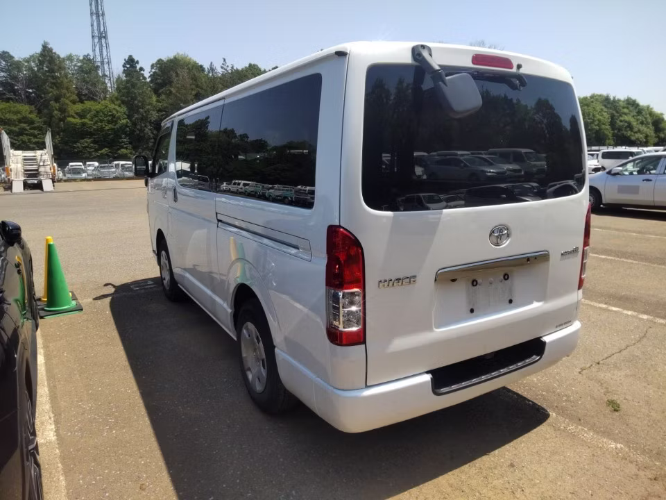TOYOTA REGIUS ACE