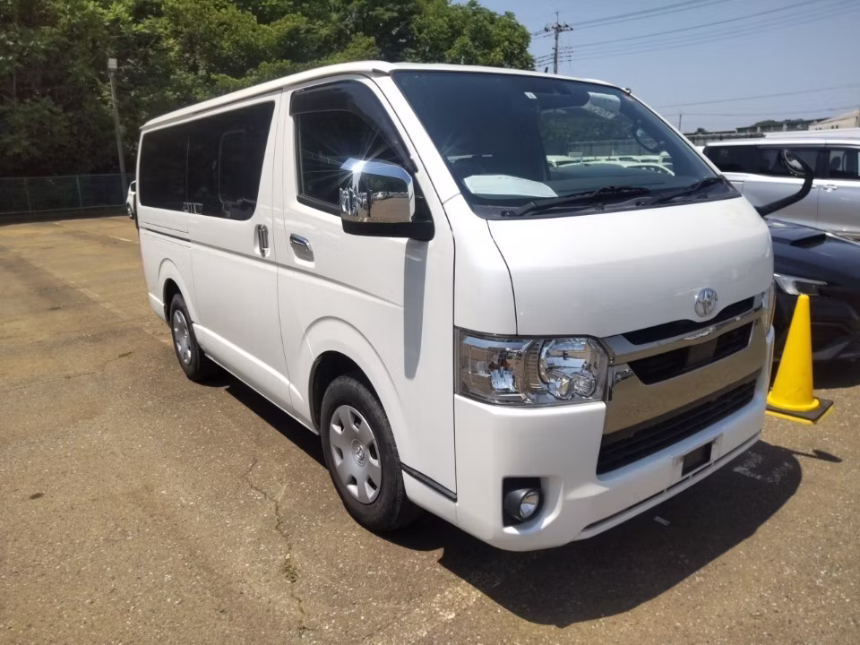 TOYOTA REGIUS ACE