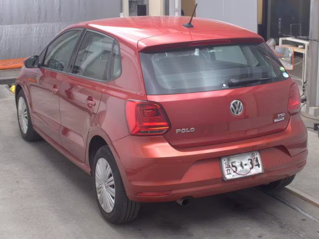VOLKSWAGEN POLO