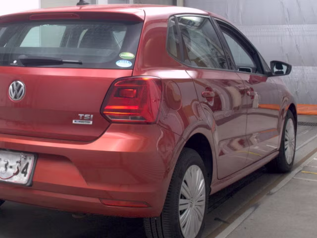VOLKSWAGEN POLO