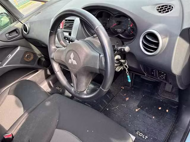 MITSUBISHI COLT