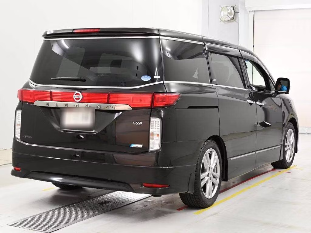 NISSAN ELGRAND