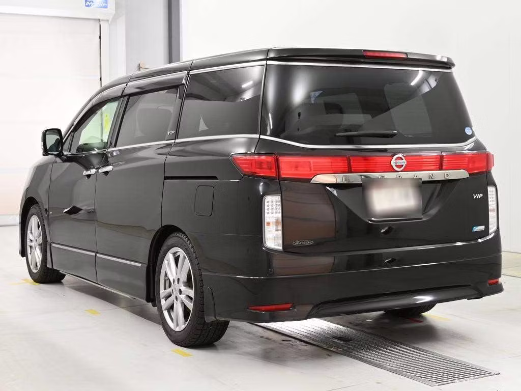 NISSAN ELGRAND