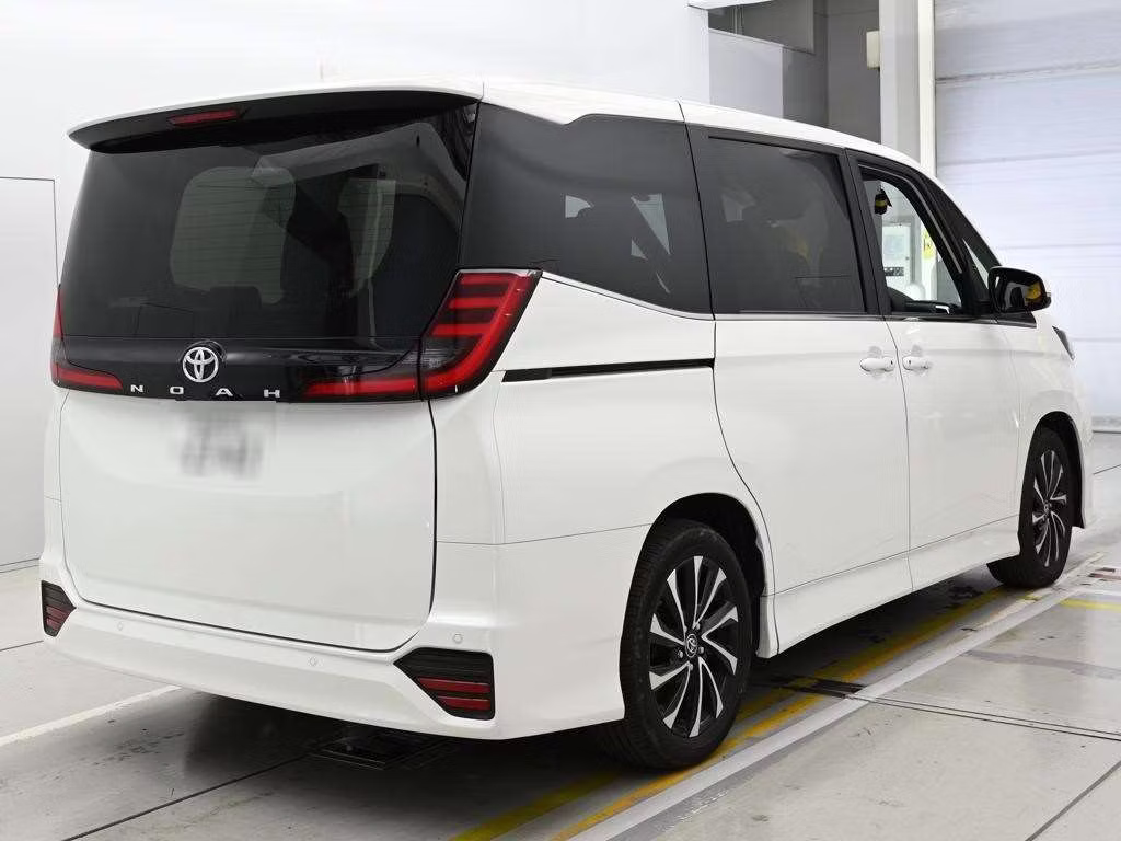 TOYOTA NOAH