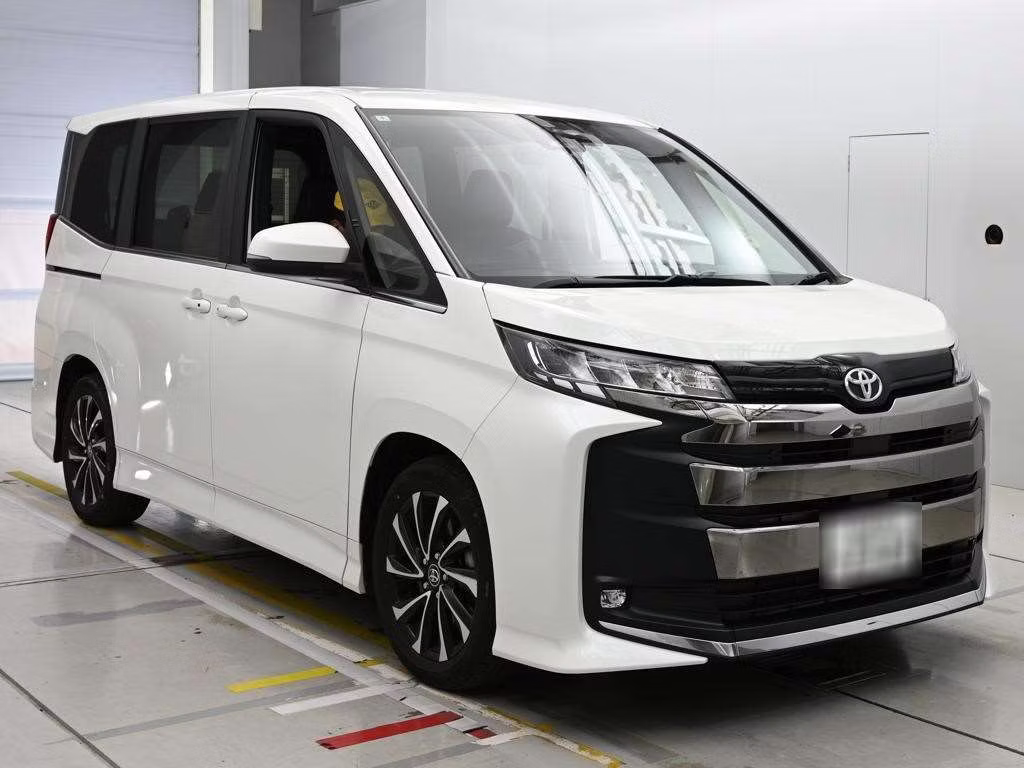 TOYOTA NOAH