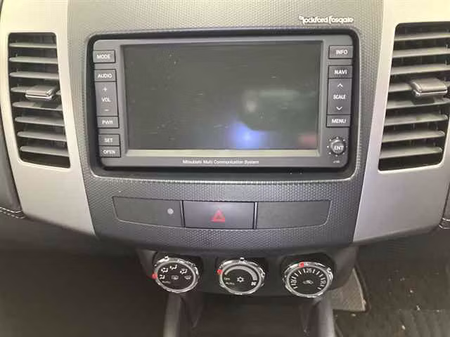 MITSUBISHI OUTLANDER