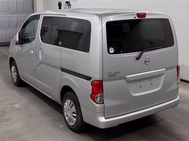 NISSAN NV200