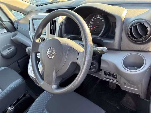 NISSAN NV200