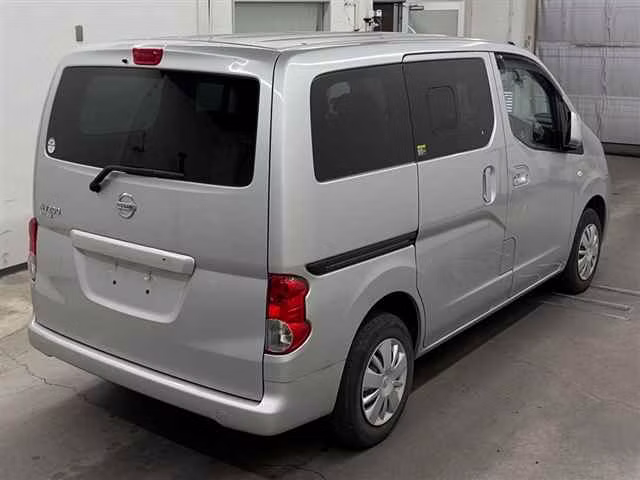 NISSAN NV200