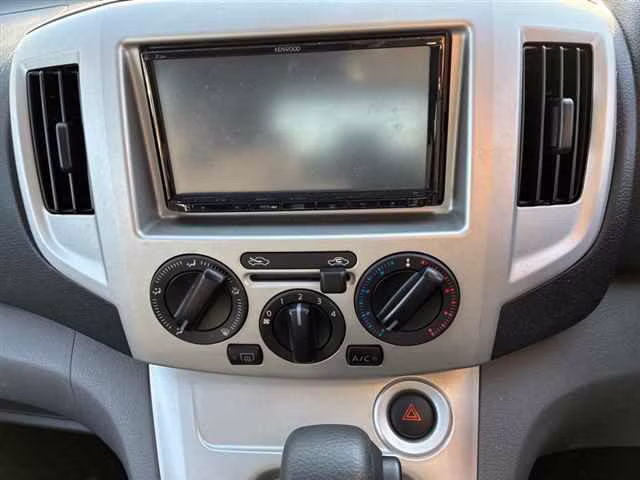 NISSAN NV200