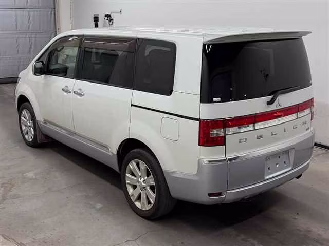 MITSUBISHI DELICA D:5