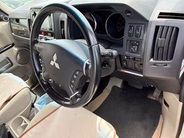 MITSUBISHI DELICA D:5