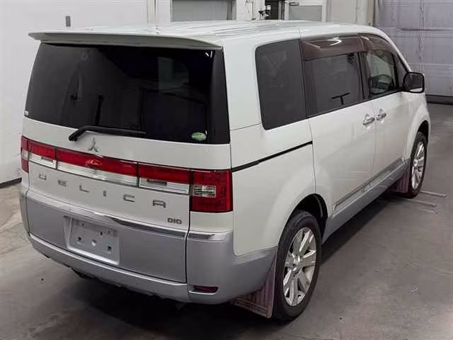 MITSUBISHI DELICA D:5
