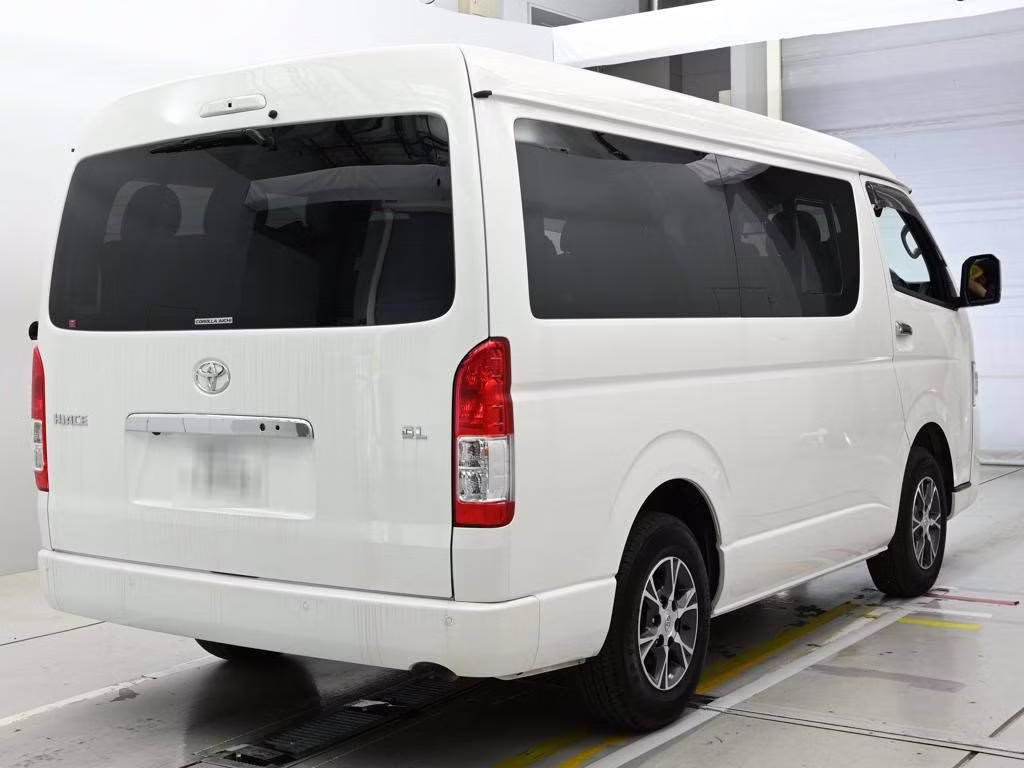 TOYOTA HIACE