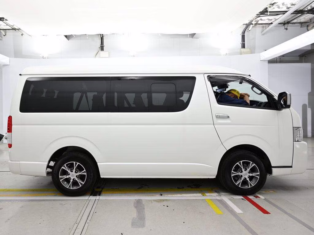 TOYOTA HIACE
