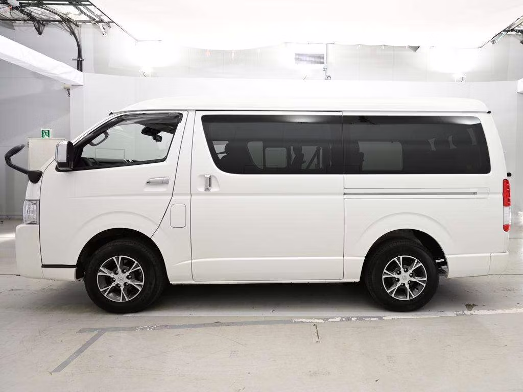 TOYOTA HIACE