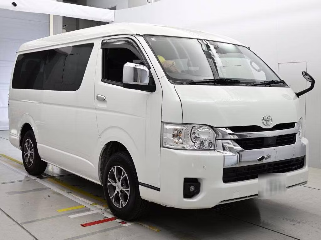 TOYOTA HIACE