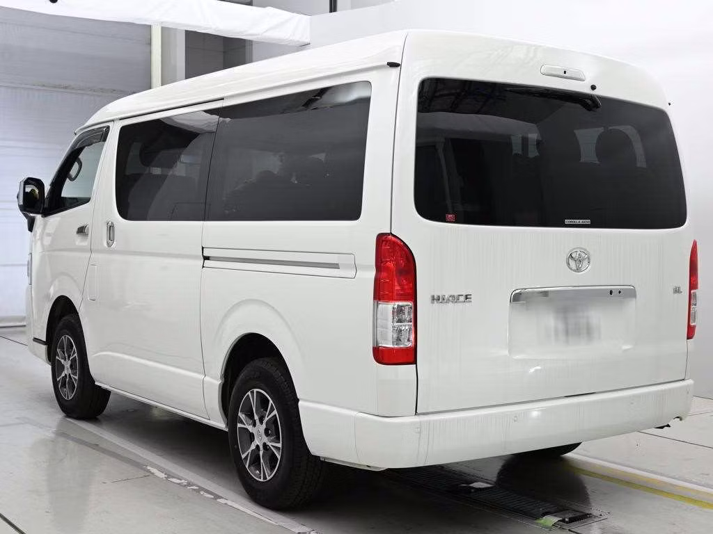 TOYOTA HIACE