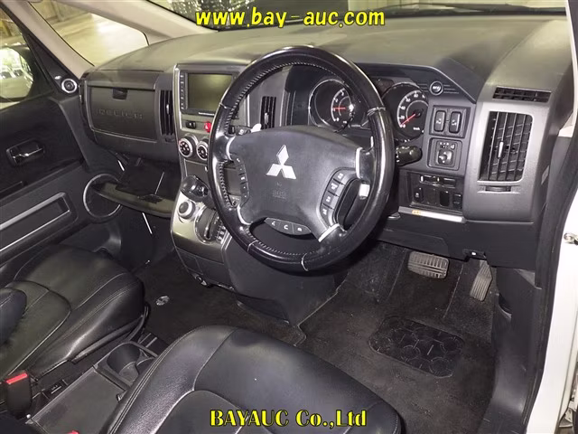MITSUBISHI DELICA D:5