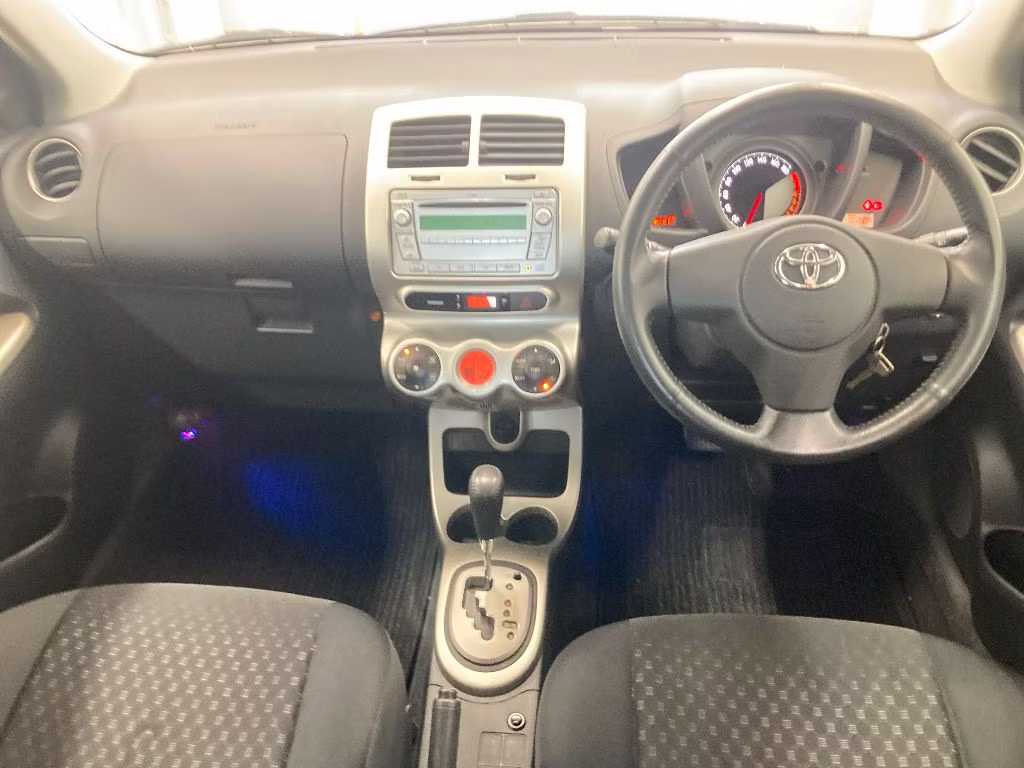 TOYOTA IST
