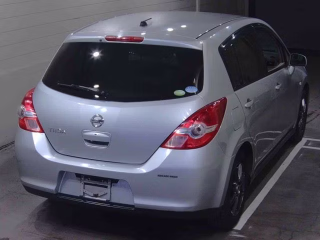 NISSAN TIIDA