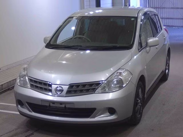 NISSAN TIIDA
