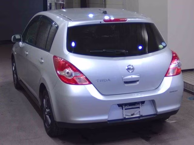 NISSAN TIIDA
