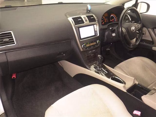 TOYOTA AVENSIS