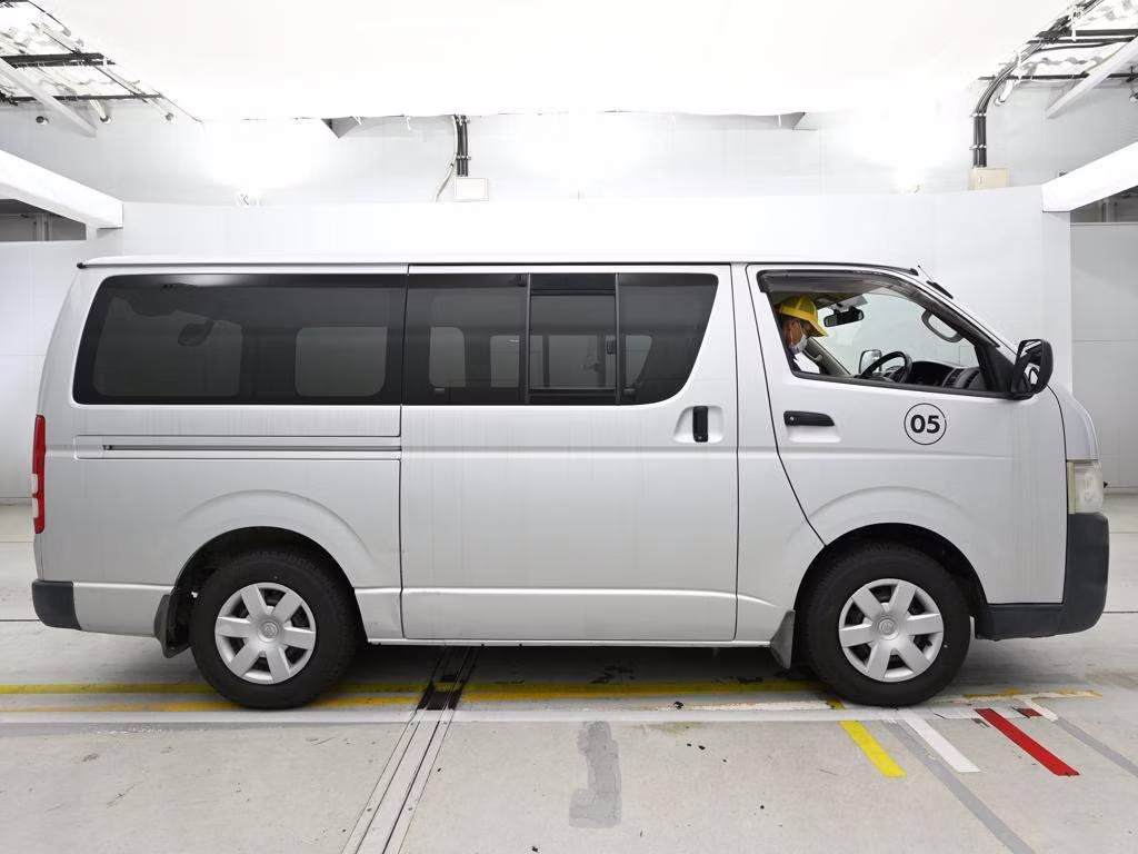 TOYOTA REGIUS ACE