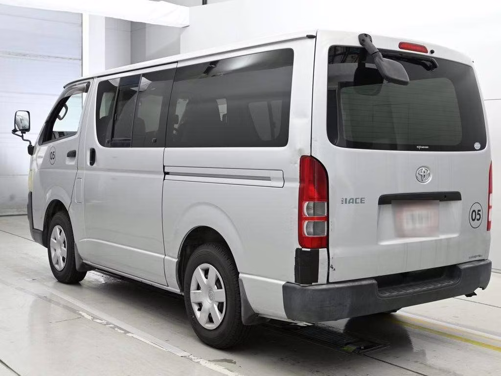 TOYOTA REGIUS ACE