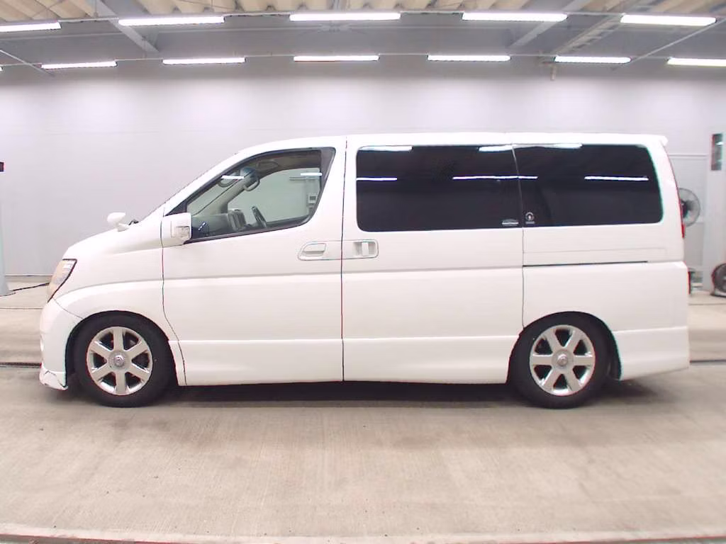 NISSAN ELGRAND