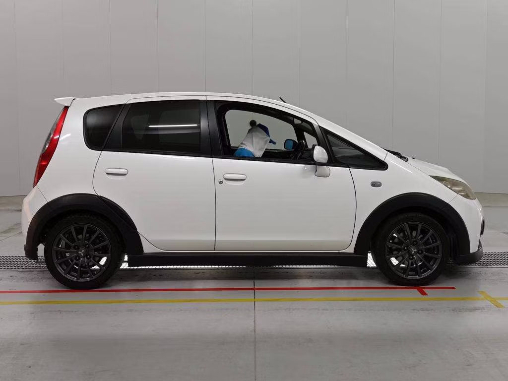 MITSUBISHI COLT