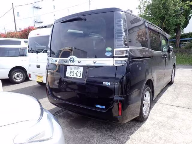 TOYOTA VOXY