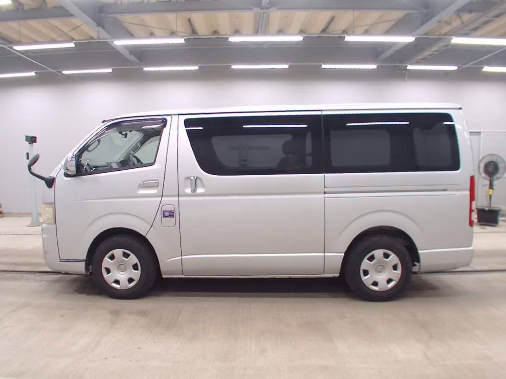 TOYOTA REGIUS ACE