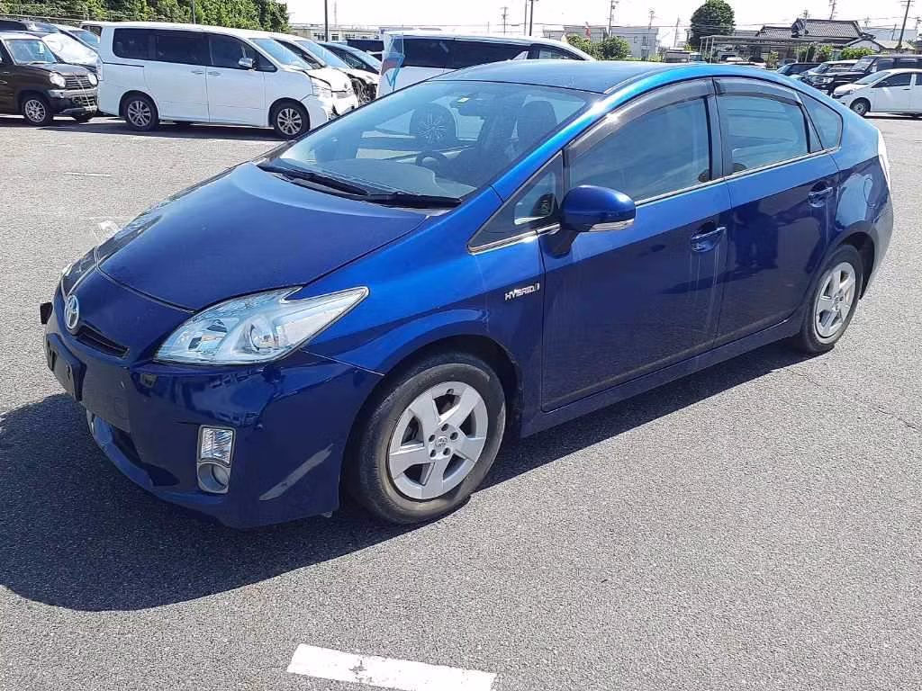 TOYOTA PRIUS