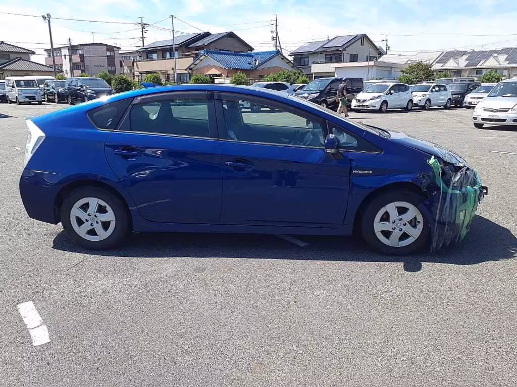 TOYOTA PRIUS