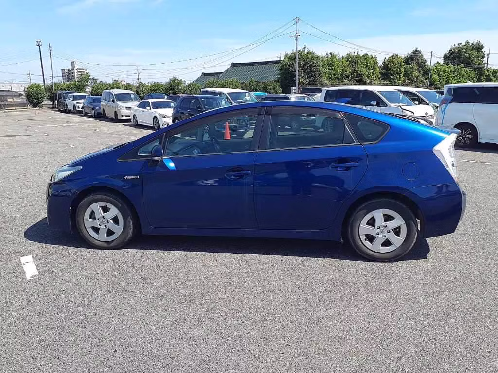 TOYOTA PRIUS