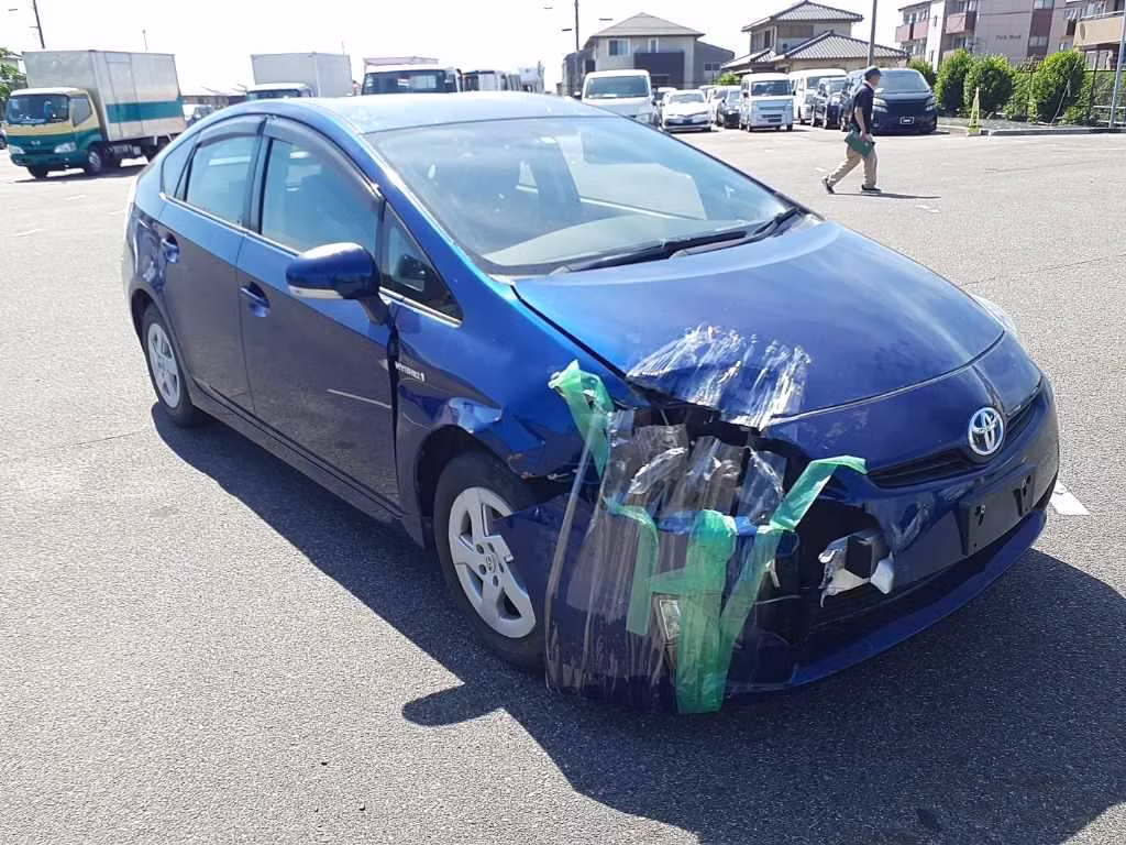TOYOTA PRIUS