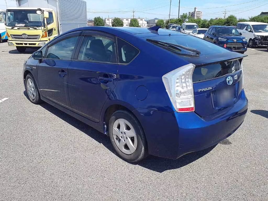 TOYOTA PRIUS