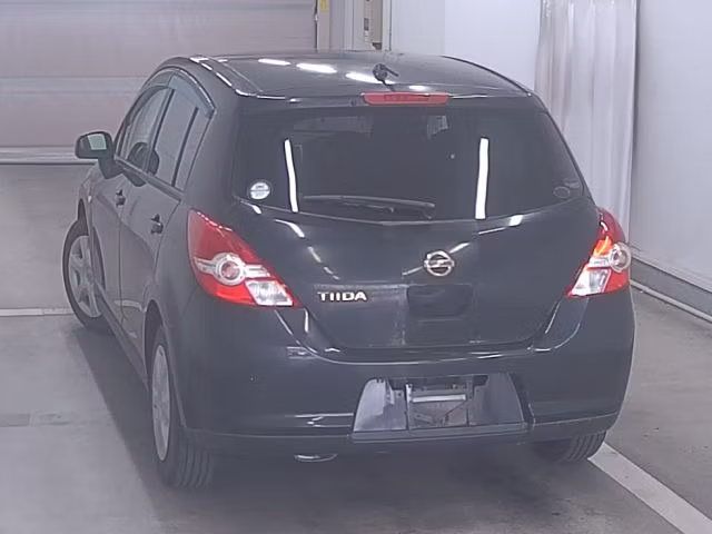 NISSAN TIIDA