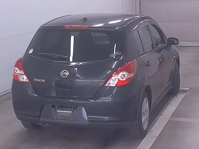 NISSAN TIIDA