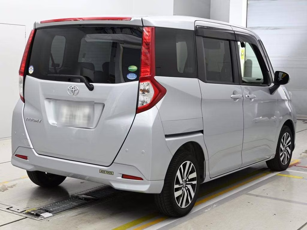 TOYOTA ROOMY