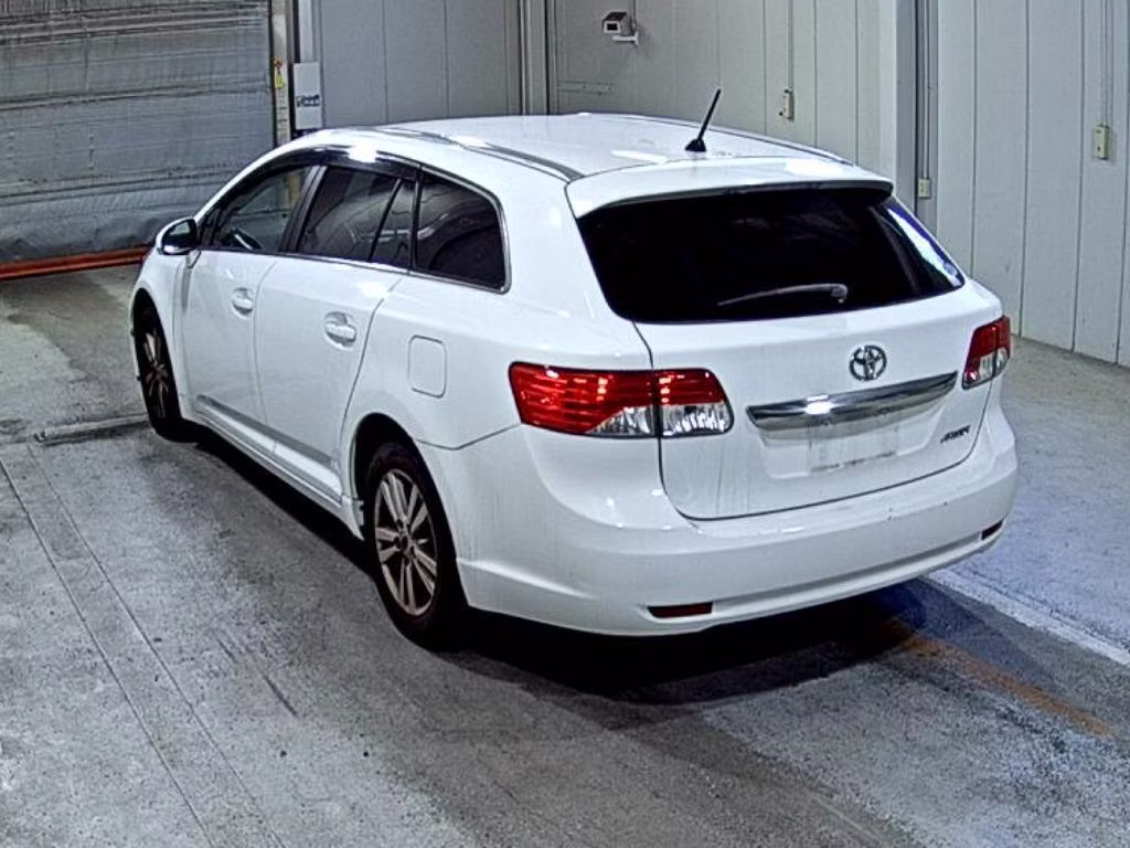 TOYOTA AVENSIS