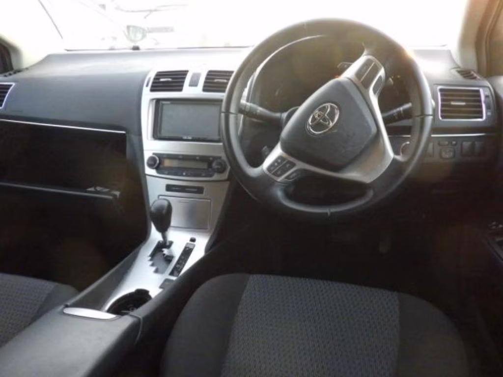 TOYOTA AVENSIS